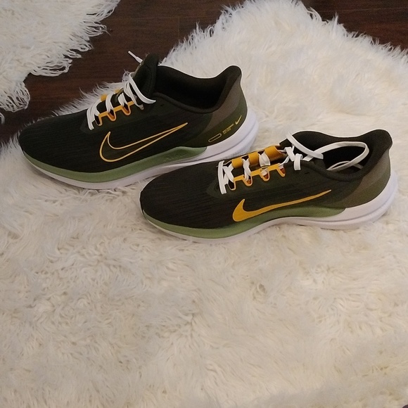 NWOT Men's Nike running shoes Sequoia/University Gold - Picture 12 of 12